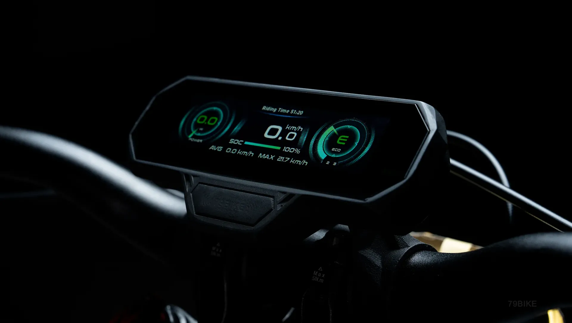 Falcon GT: displej a nfc